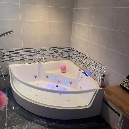 Super Appartement Avec Hamman Jacuzzi Et Piscine Bondy